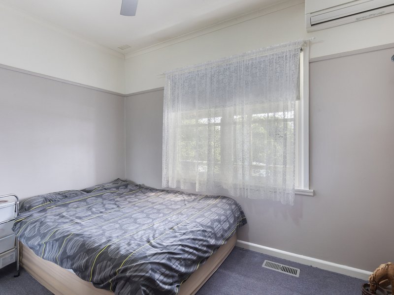 Photo - 46 Chisholm Crescent, Seymour VIC 3660 - Image 4