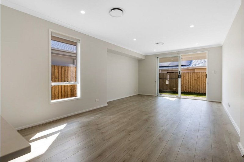 Photo - 46 Coppice Crescent, Banya QLD 4551 - Image 3