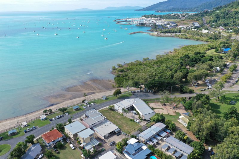 Photo - 46 Coral Esplanade, Cannonvale QLD 4802 - Image 8