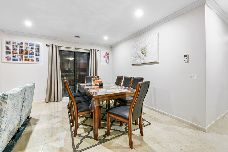 Photo - 46 Corymbia Promenade, Pakenham VIC 3810 - Image 7