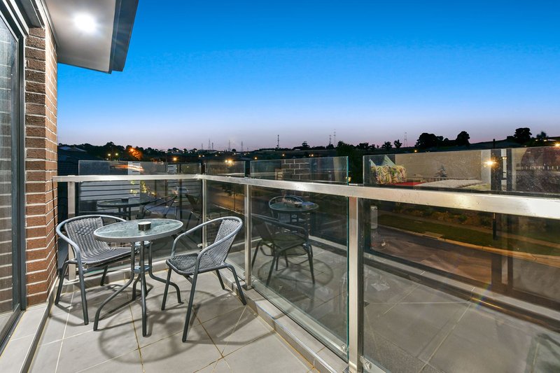 Photo - 46 Corymbia Promenade, Pakenham VIC 3810 - Image 16