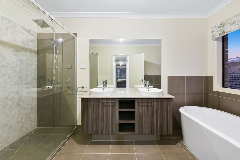 Photo - 46 Corymbia Promenade, Pakenham VIC 3810 - Image 17