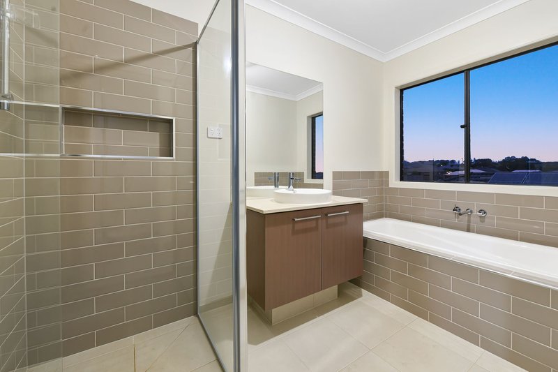 Photo - 46 Corymbia Promenade, Pakenham VIC 3810 - Image 19