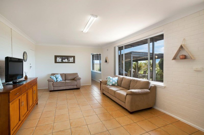 Photo - 46 Cuthbert Drive, Mount Warrigal NSW 2528 - Image 9