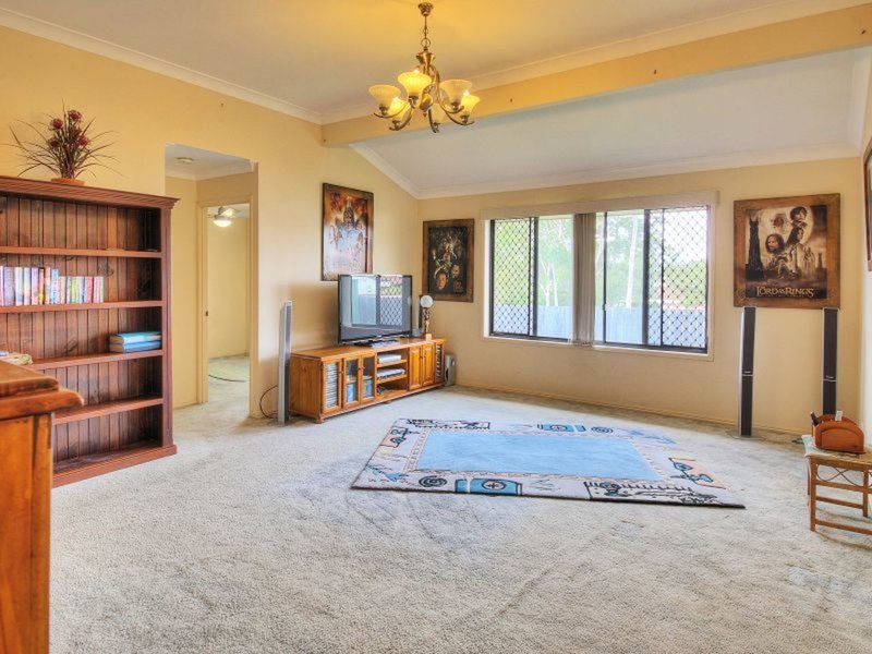 Photo - 46 Dampier Crescent, Drewvale QLD 4116 - Image 5