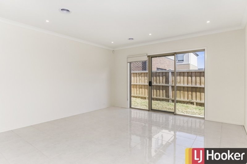 Photo - 46 Dingo Street, Point Cook VIC 3030 - Image 4