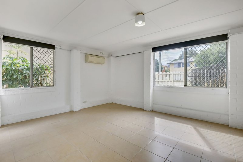 Photo - 46 Dirkala Street, Mansfield QLD 4122 - Image 9