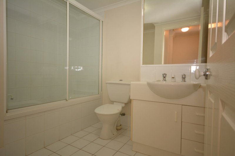 Photo - 4/6 Durham Street, Coorparoo QLD 4151 - Image 10