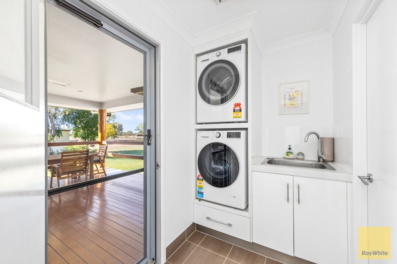 Photo - 46 Edgewood Drive, Emerald QLD 4720 - Image 18
