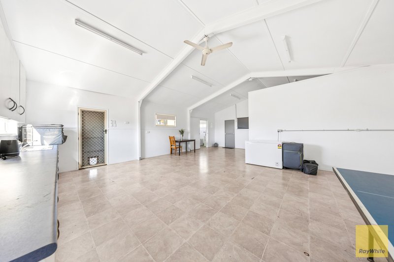 Photo - 46 Edgewood Drive, Emerald QLD 4720 - Image 24