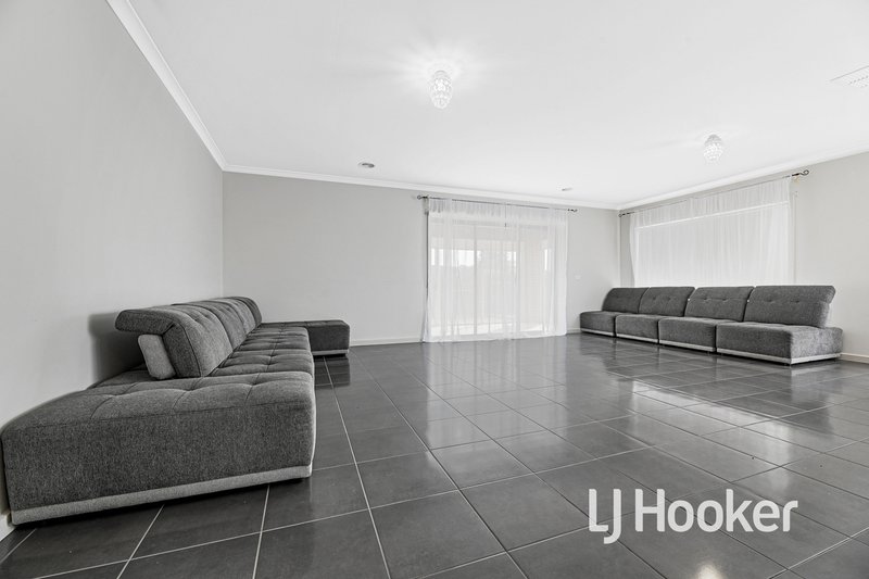 Photo - 46 Ferrari Drive, Cranbourne East VIC 3977 - Image 4