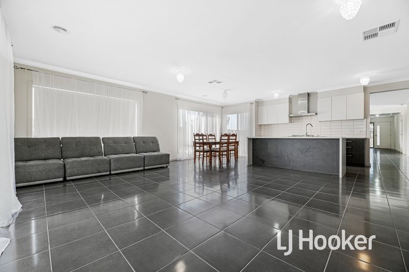 Photo - 46 Ferrari Drive, Cranbourne East VIC 3977 - Image 5