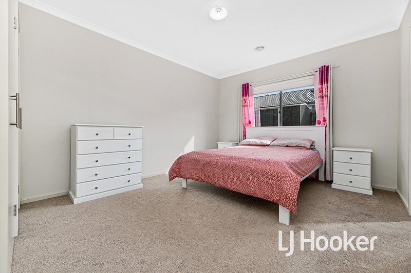 Photo - 46 Ferrari Drive, Cranbourne East VIC 3977 - Image 9