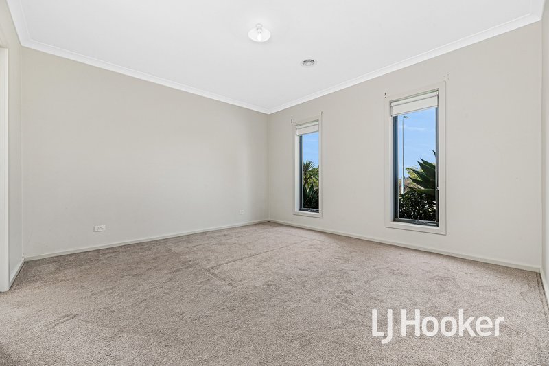 Photo - 46 Ferrari Drive, Cranbourne East VIC 3977 - Image 11