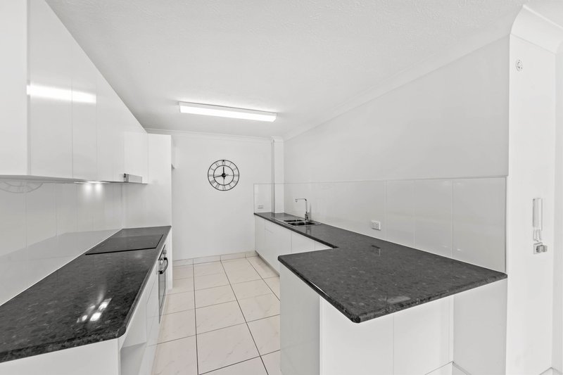 Photo - 4/6 Garden Street, Southport QLD 4215 - Image 3