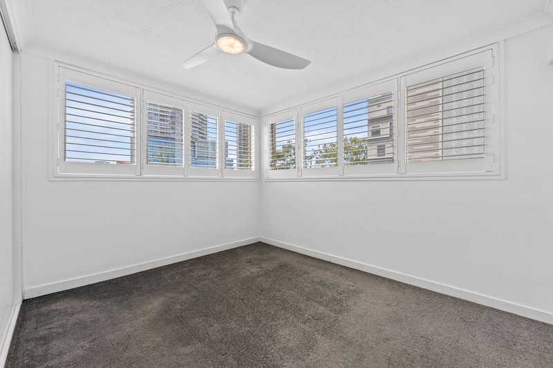 Photo - 4/6 Garden Street, Southport QLD 4215 - Image 6