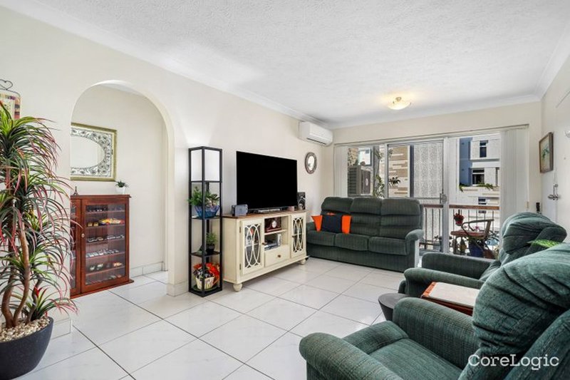 Photo - 4/6 Garden Street, Southport QLD 4215 - Image 9