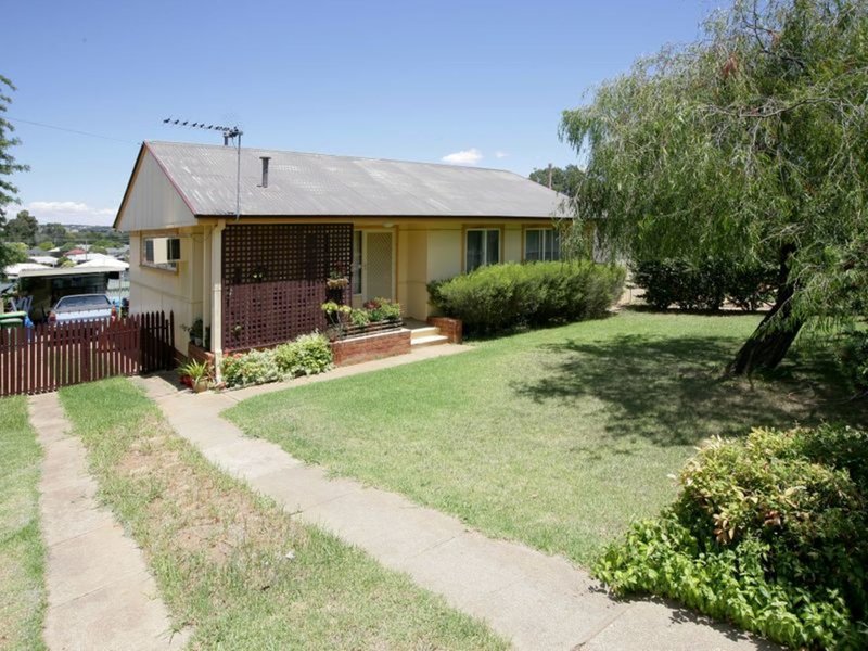 46 Gilmore Avenue, Mount Austin NSW 2650