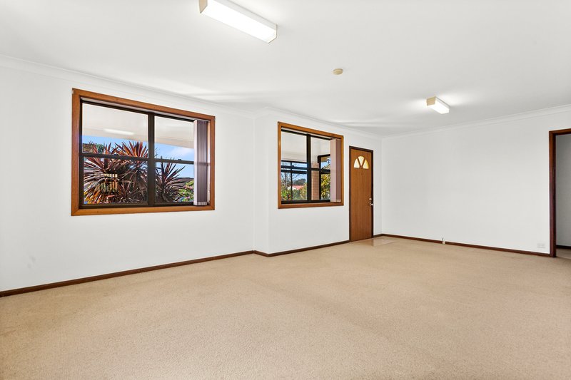 Photo - 46 Girraween Avenue, Lake Illawarra NSW 2528 - Image 2