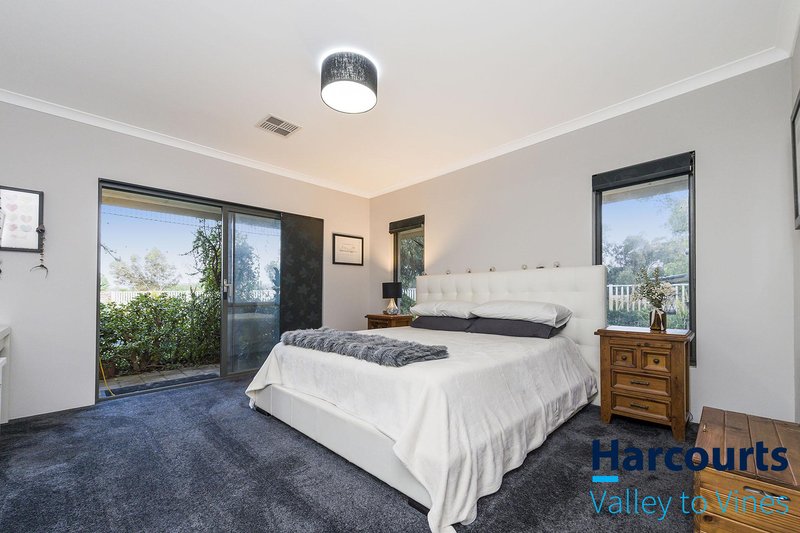 Photo - 46 Hawthornden Ave , Ellenbrook WA 6069 - Image 13