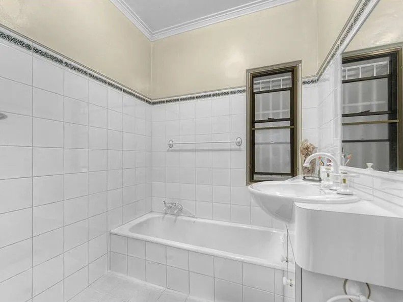 Photo - 46 Hedley Avenue, Nundah QLD 4012 - Image 5
