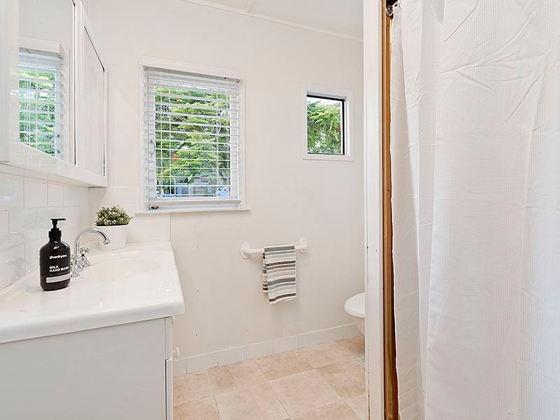 Photo - 46 Hibiscus Street, Everton Hills QLD 4053 - Image 13