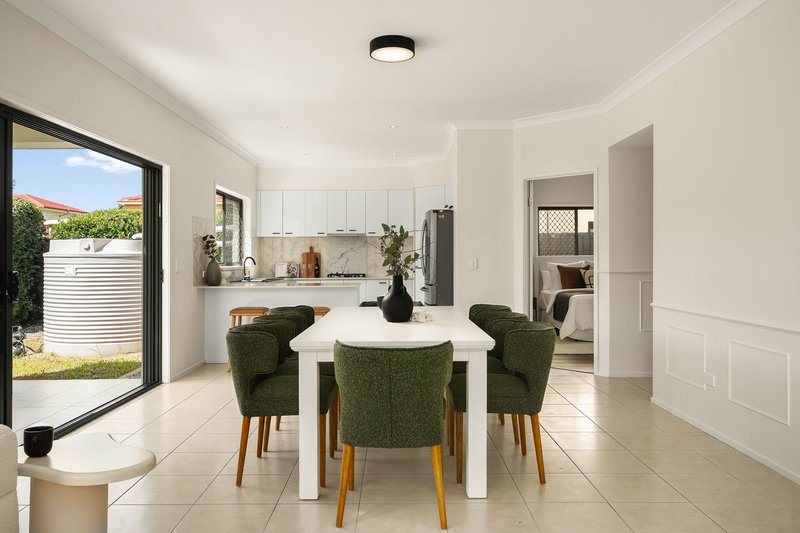 Photo - 46 Hilas Circuit, Sunnybank Hills QLD 4109 - Image 6