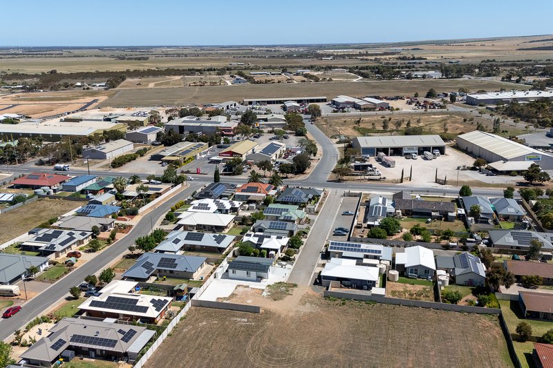 Photo - 4/6 Hindmarsh Road, Murray Bridge SA 5253 - Image 11