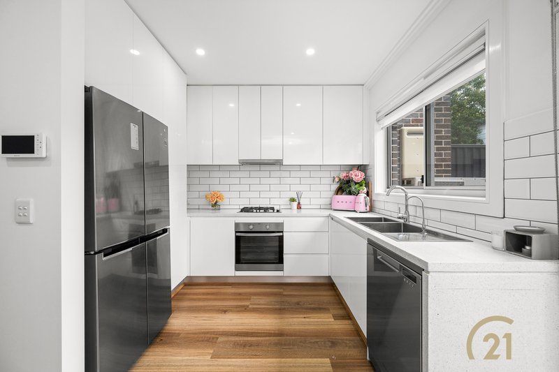 Photo - 4/6 Holland Crescent, Casula NSW 2170 - Image 1