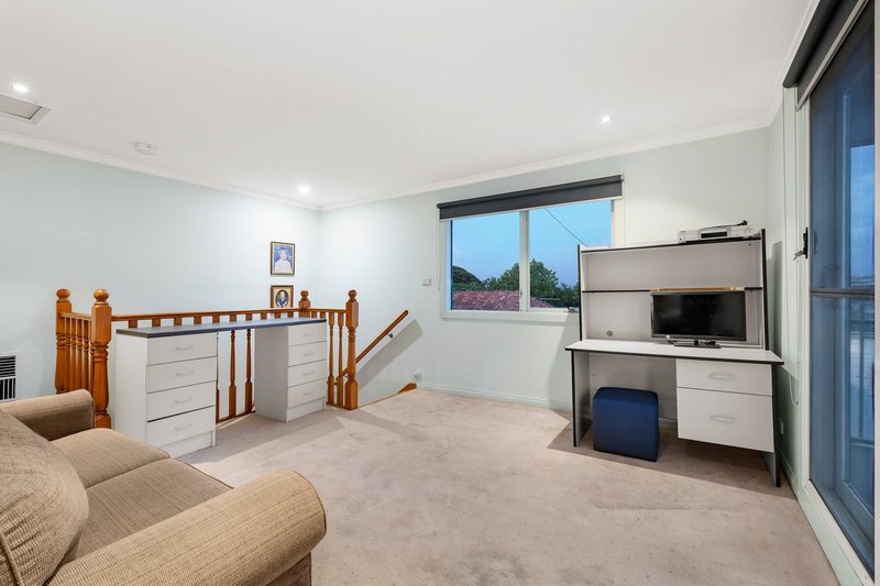 Photo - 46 Ibbottson Street, Watsonia VIC 3087 - Image 6