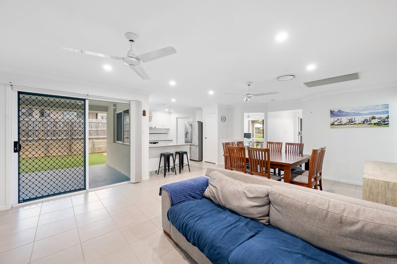 Photo - 46 Iris Road, Kirkwood QLD 4680 - Image 3