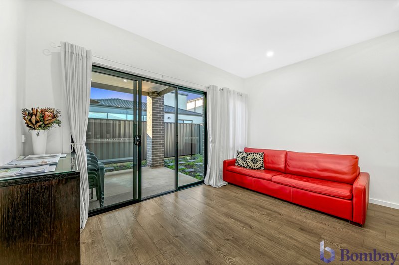 Photo - 46 Kangaroo Road, Craigieburn VIC 3064 - Image 6