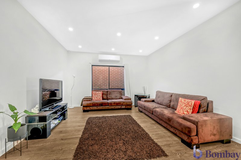 Photo - 46 Kangaroo Road, Craigieburn VIC 3064 - Image 7