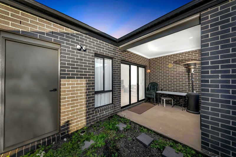 Photo - 46 Kangaroo Road, Craigieburn VIC 3064 - Image 15