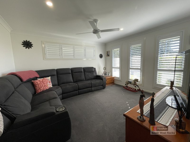 Photo - 46 Keith Andrews Avenue, South West Rocks NSW 2431 - Image 4