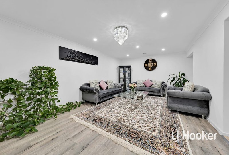 Photo - 46 Kingdom Drive, Cranbourne VIC 3977 - Image 2