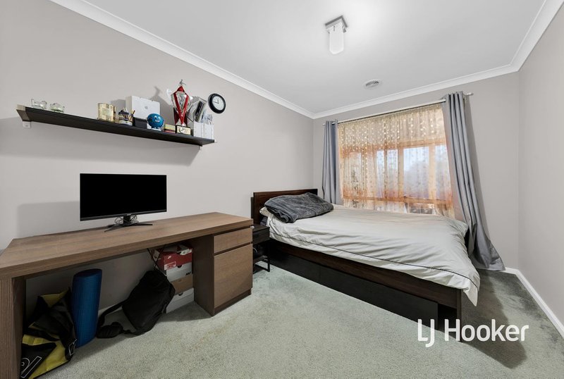 Photo - 46 Kingdom Drive, Cranbourne VIC 3977 - Image 11