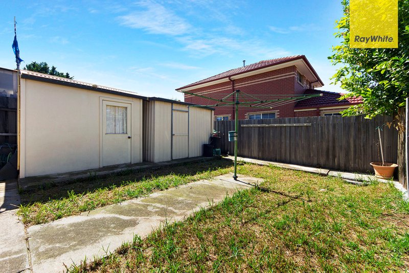 Photo - 46 Lake Boga Avenue, Deer Park VIC 3023 - Image 8