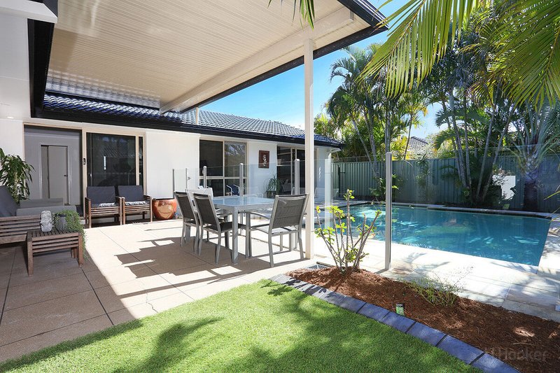 Photo - 46 Lakefield Crescent, Paradise Point QLD 4216 - Image 2