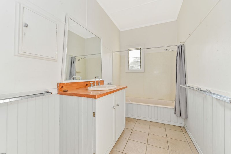 Photo - 46 Leslie Street, Arana Hills QLD 4054 - Image 9