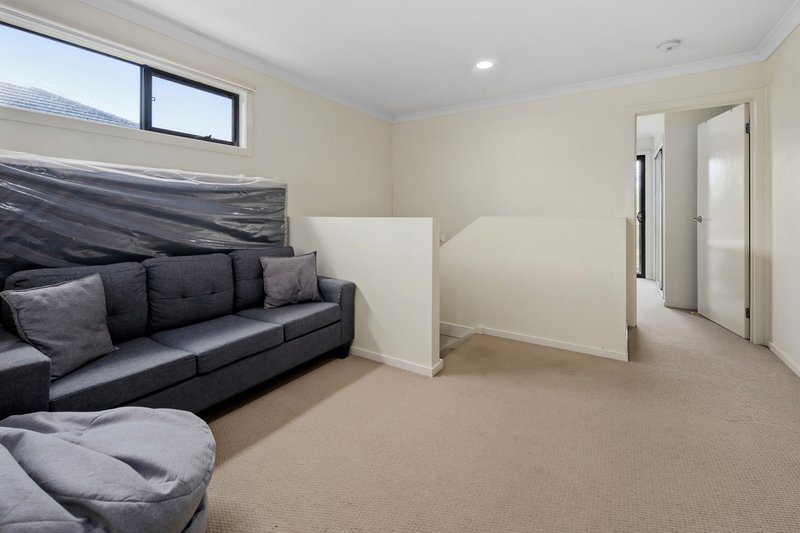 Photo - 46 Little Windrock Lane, Craigieburn VIC 3064 - Image 15