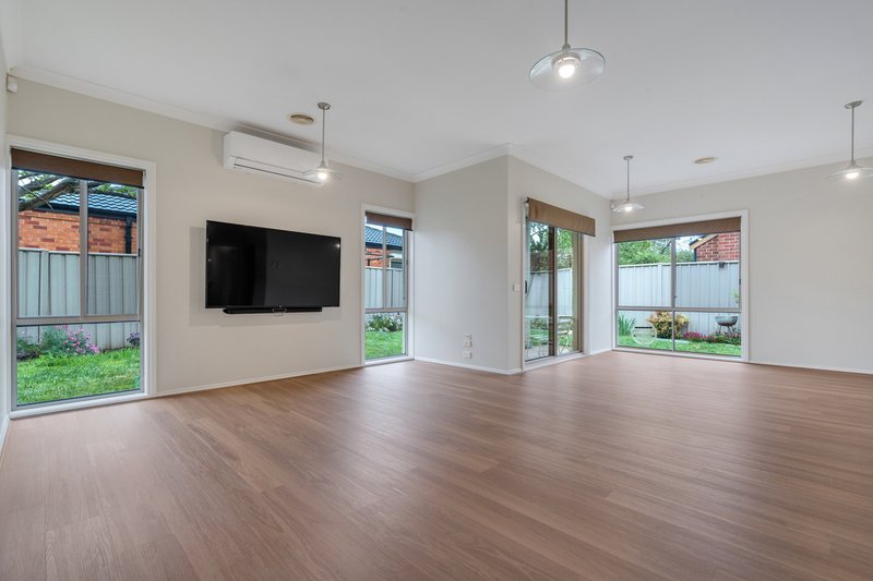 Photo - 46 Liverpool Circuit, Craigieburn VIC 3064 - Image 10