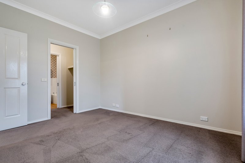 Photo - 46 Liverpool Circuit, Craigieburn VIC 3064 - Image 12