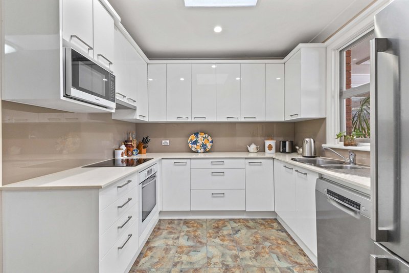 Photo - 46 Lockerbie Road, Thornleigh NSW 2120 - Image 3