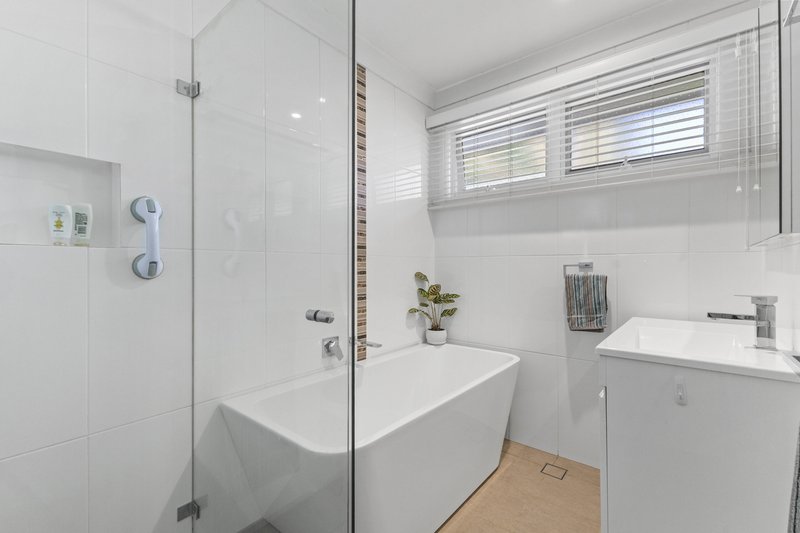 Photo - 46 Lockerbie Road, Thornleigh NSW 2120 - Image 9