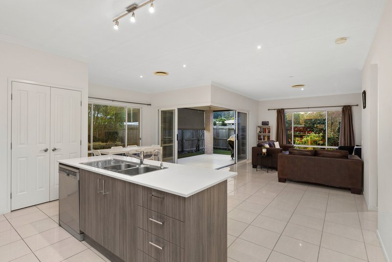 Photo - 46 Lyrebird Crescent, Upper Kedron QLD 4055 - Image 2