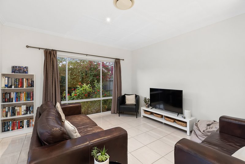 Photo - 46 Lyrebird Crescent, Upper Kedron QLD 4055 - Image 3