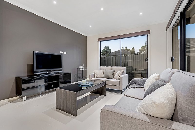 Photo - 46 Marathon Boulevard, Craigieburn VIC 3064 - Image 11