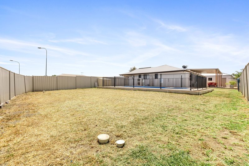 Photo - 46 Mayfair Drive, Emerald QLD 4720 - Image 23