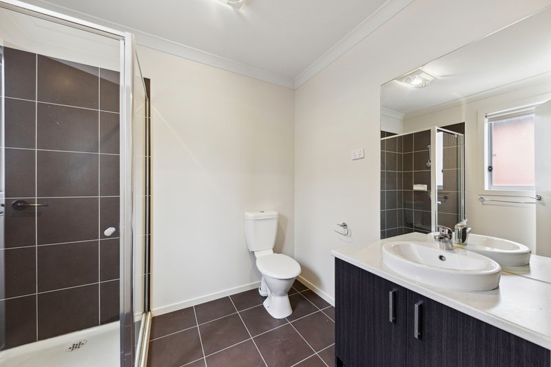 Photo - 46 Melissa Way, Pakenham VIC 3810 - Image 10